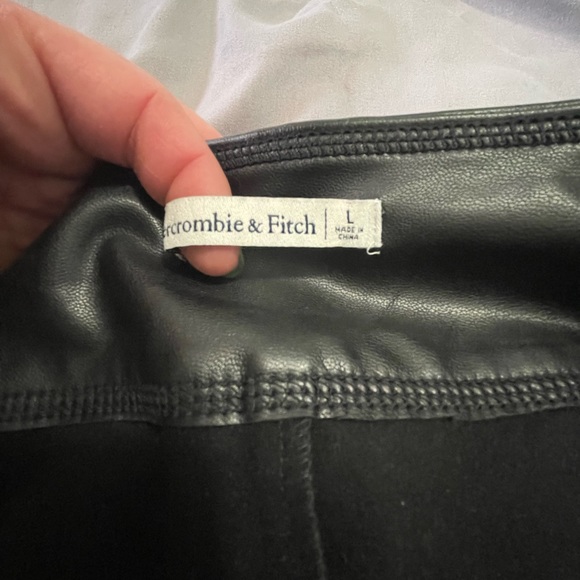 Abercrombie & Fitch Womens faux leather pants - Picture 2 of 3